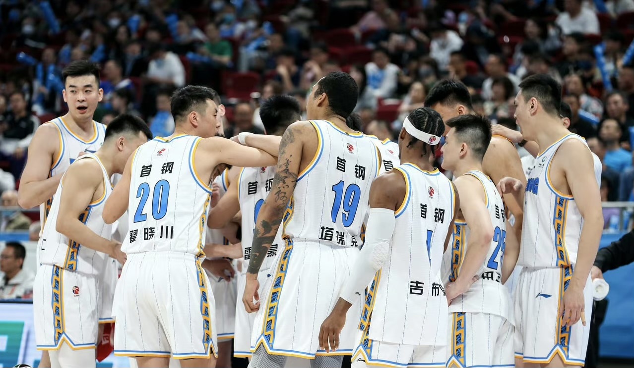 辽宁男篮半决赛杨鸣坐回板凳席,曝杨鸣或重返辽宁男篮