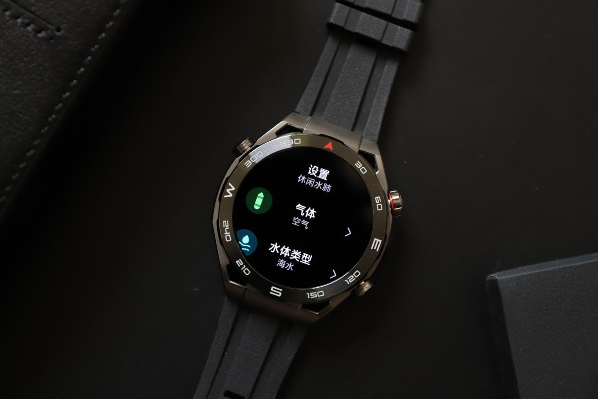 华为watchultimate对比watch4,华为表王watchultimate