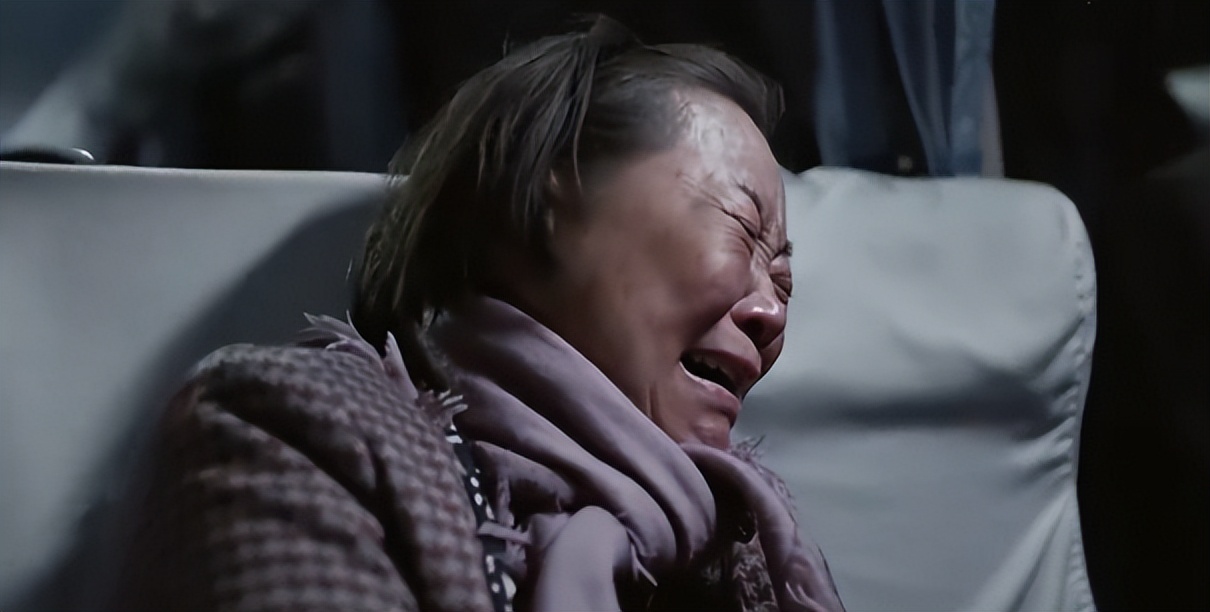 关于华语电影中的女性叙事的研究，并以毕业作品《花儿》为例