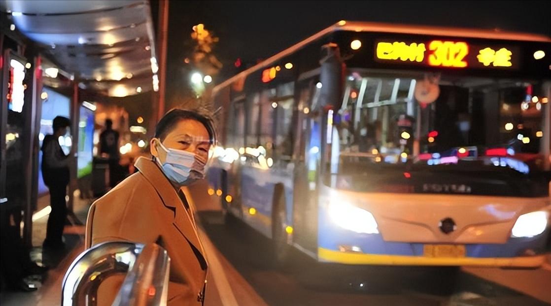 57岁北漂阿姨：白天保洁晚上画家，她的艺术之路感动万千人！