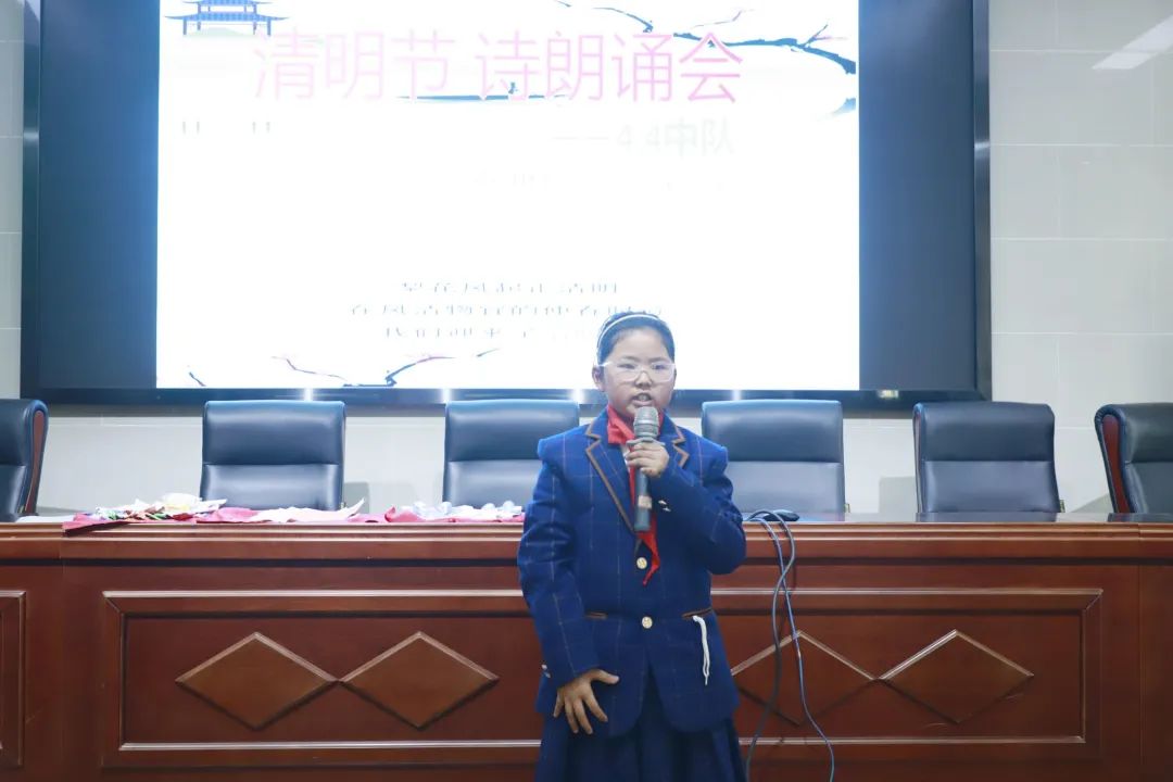 清明祭英烈警营朗诵,向英烈致敬清明诗歌朗诵小学生