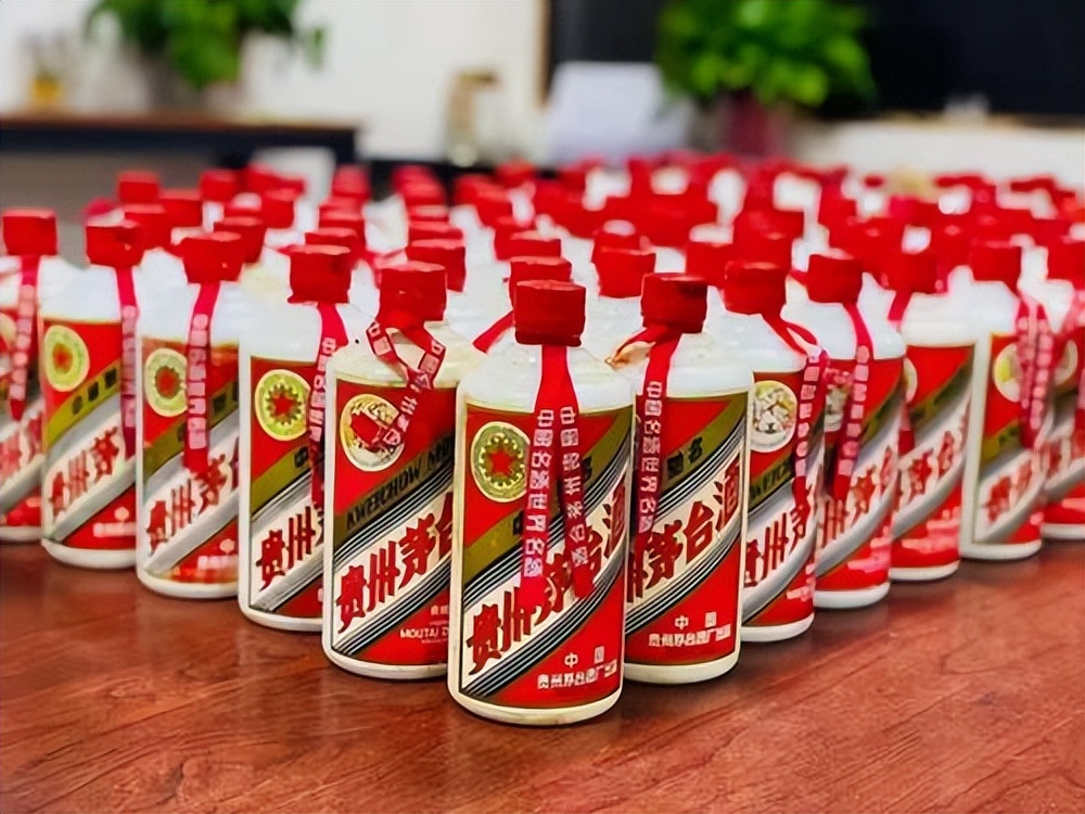 茅台酒为何送个小酒杯,买茅台送的小酒杯