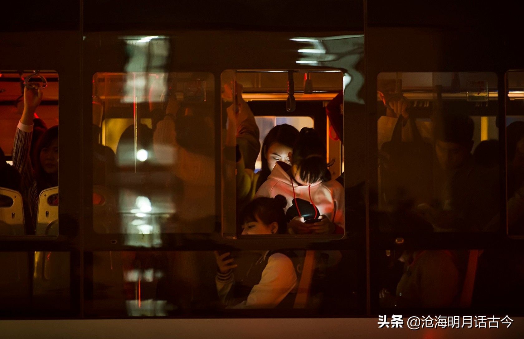 黑白绘画100张,黑白伤感画手绘