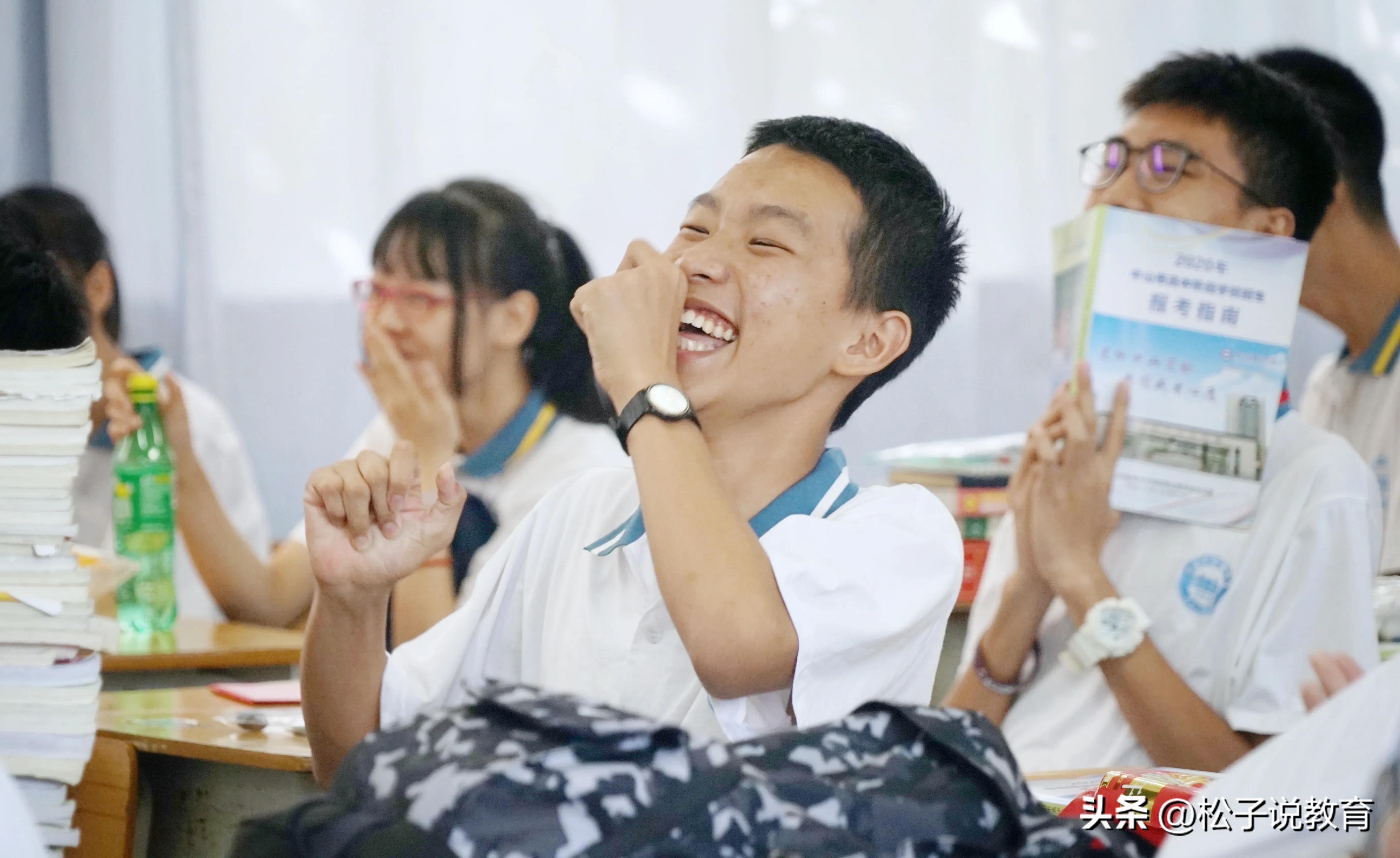 老师教小学初中和高中工资一样吗,小学和初中老师薪资待遇的区别