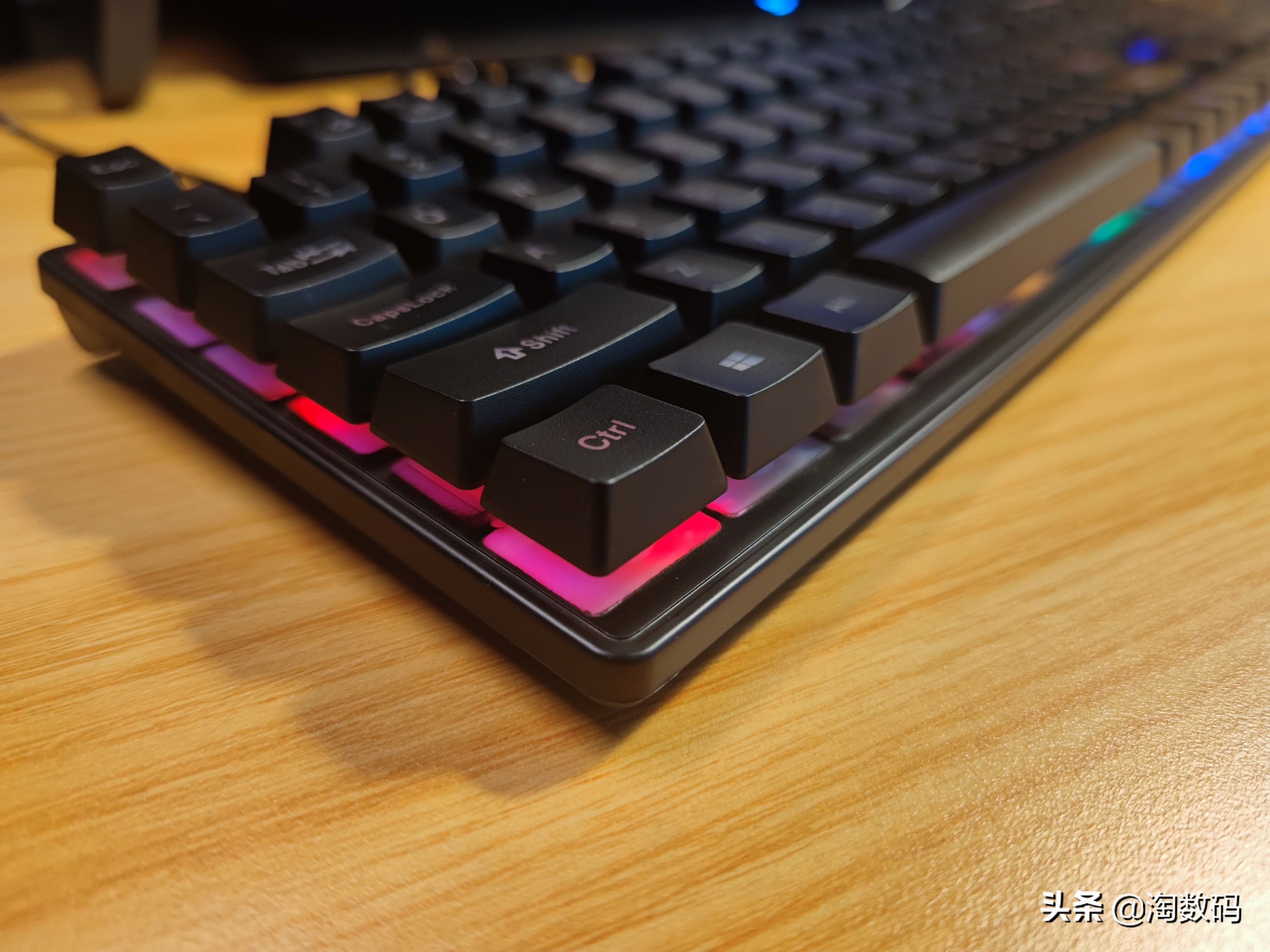 红轴游戏键盘推荐100以下,红轴游戏全键键盘推荐100元以内