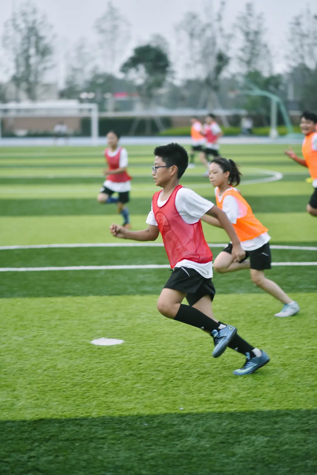 刚入足球队,刚入门踢球