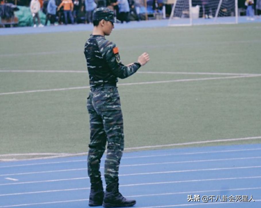 长腿、细腰、翘臀，女星拼命想要的身材，咋就长在了这些男星身上