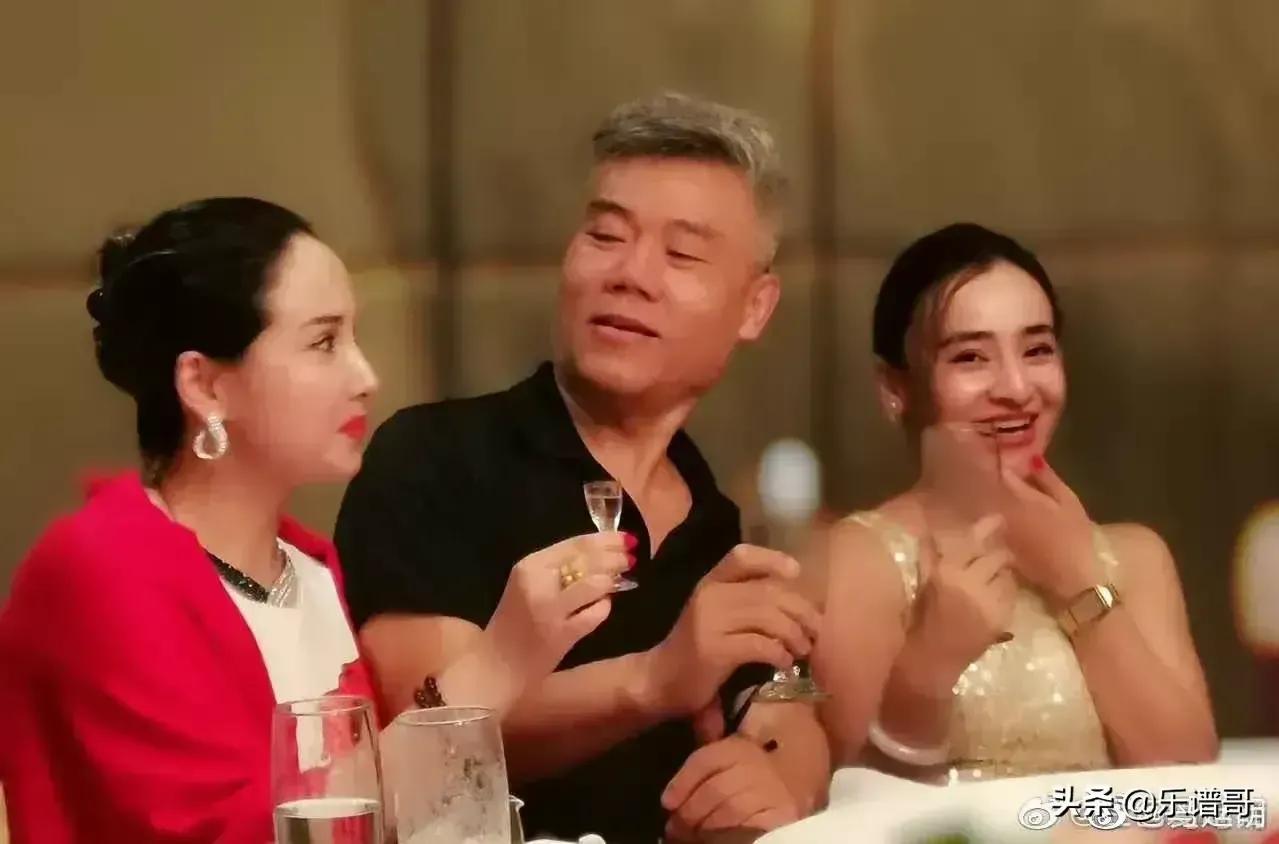 茅盾作品评价,茅盾文学奖对莫言蛙的评价