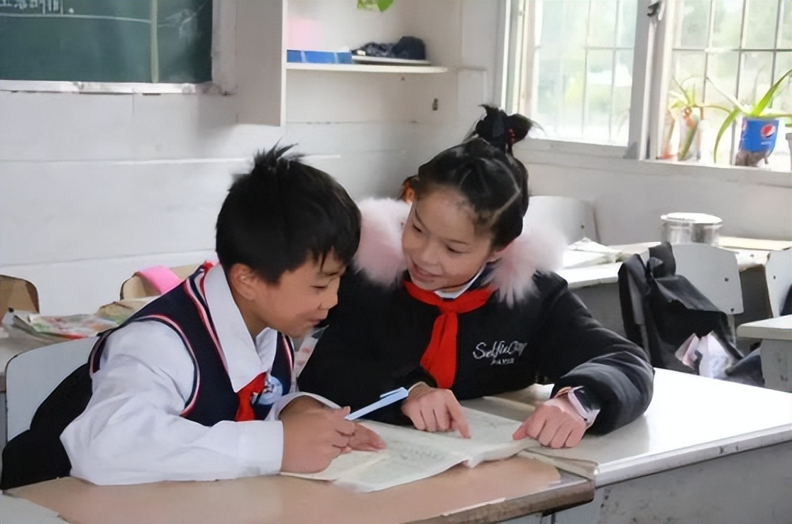 继毒教材之后,小学教辅封面出现日本和服,已经发行了十六年