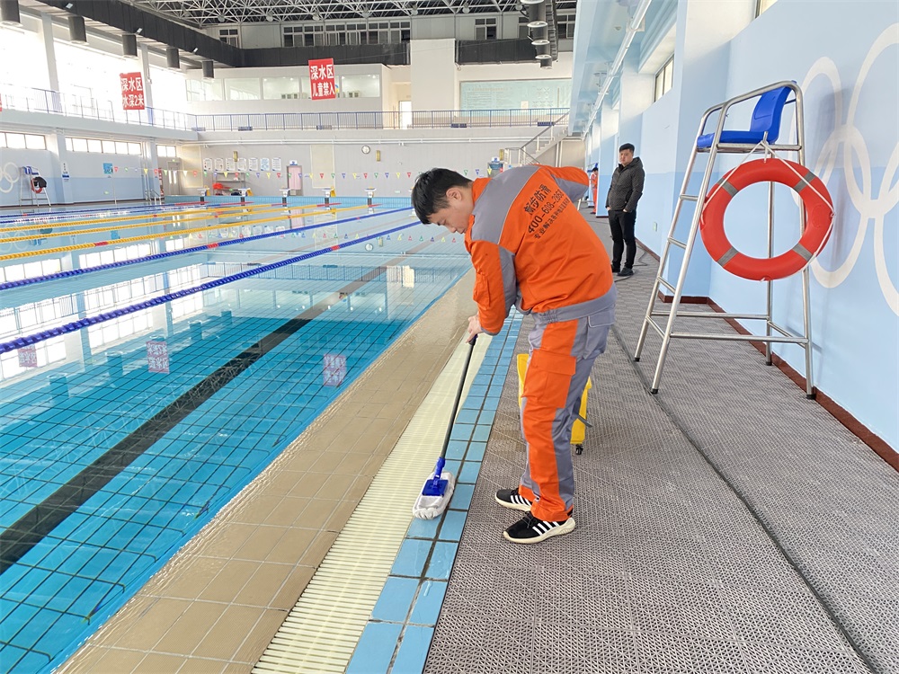 防滑瓷砖选哪种最防滑,防滑瓷砖地面有水不防滑处理方法