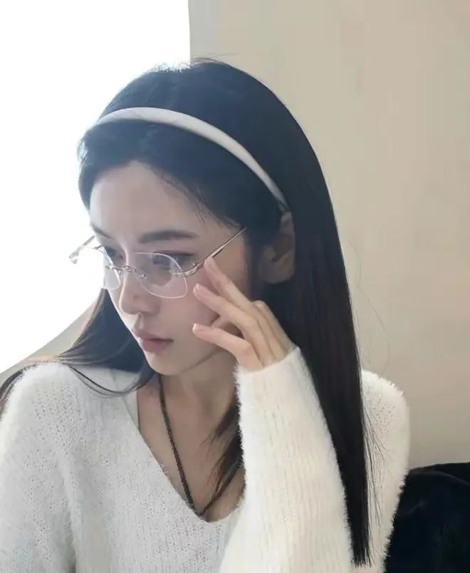 亿万资产女富豪，逼婚秦奋的美女网红，靠在直播间骂人走红后退网