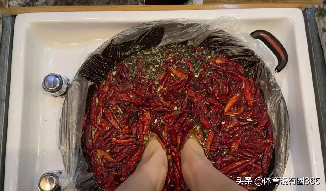 连老艺术家也开始骂足球了