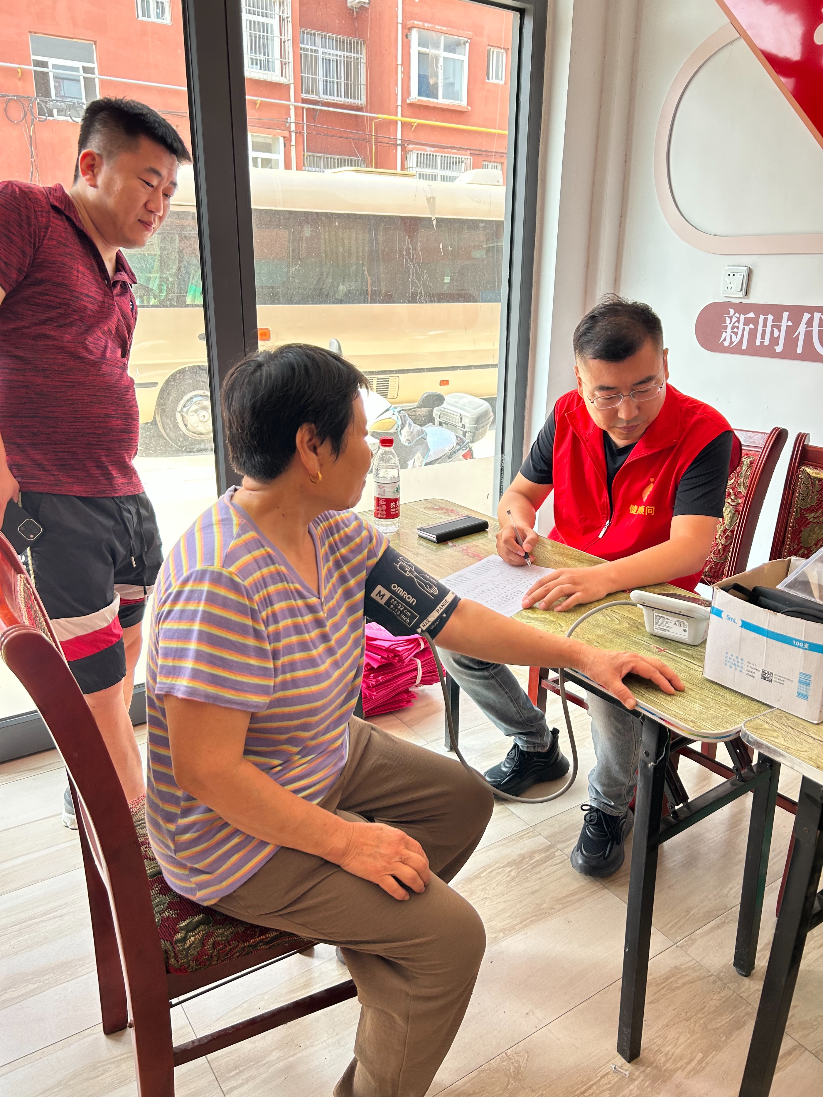 市三院联合宏仁堂“服务百姓健康行动”走进淄川龙泉镇龙二村义诊