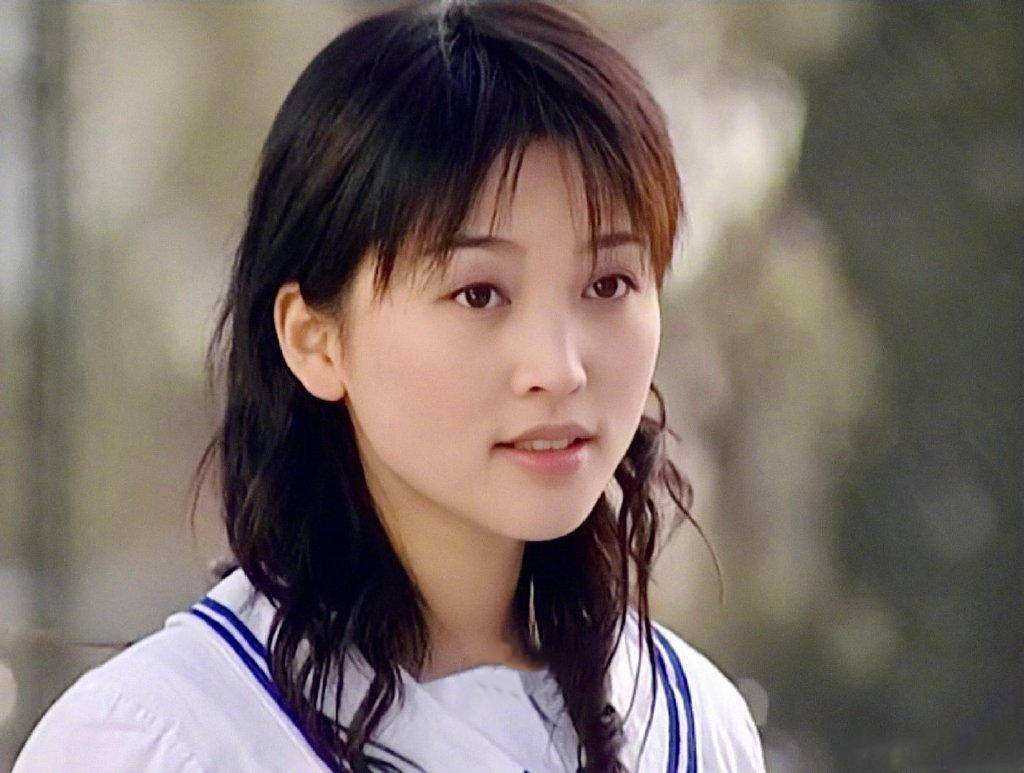 金莎：从“萌甜小妹”成“绯闻女王”，她是怎么一步步走到今天的