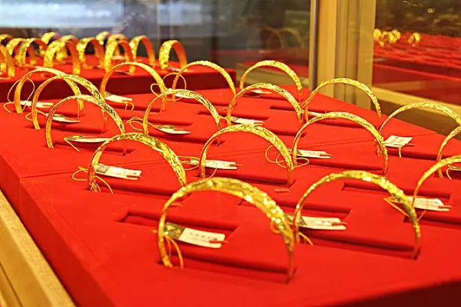 黄金价格大跌该买还是卖,乌克兰黄金价格大涨