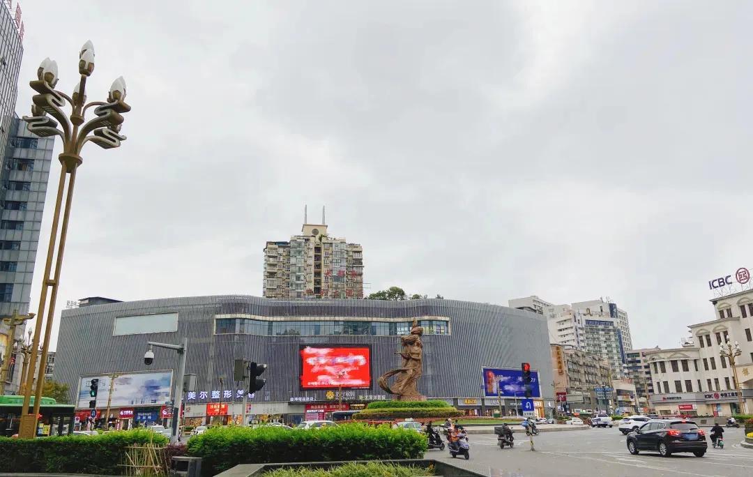 暴走五星商圈!南充曾经的商业“顶流”如今也面临店铺歇业关门