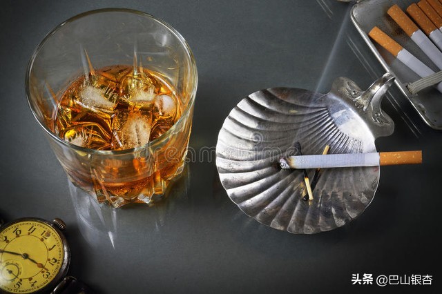 准婆婆给10万叫我别嫁她渣儿子，我不听，22年后我比婆婆母亲还老