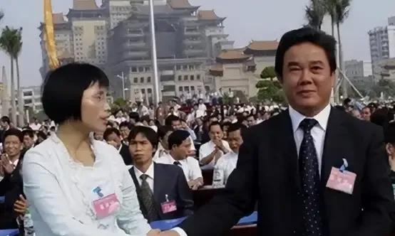 女子靠蛇毒赚50亿,广西女子靠蛇毒身价几十亿