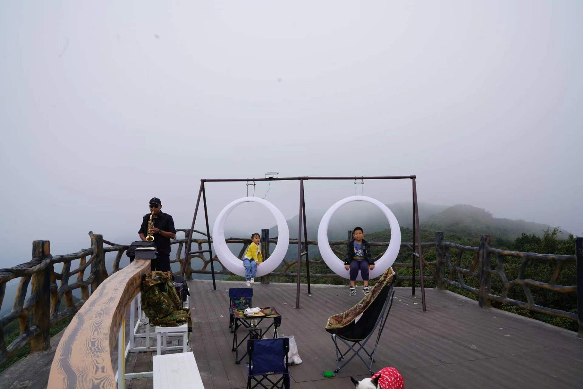 哀牢山金山垭口观景台,哀牢山茶马古道和金山栈道