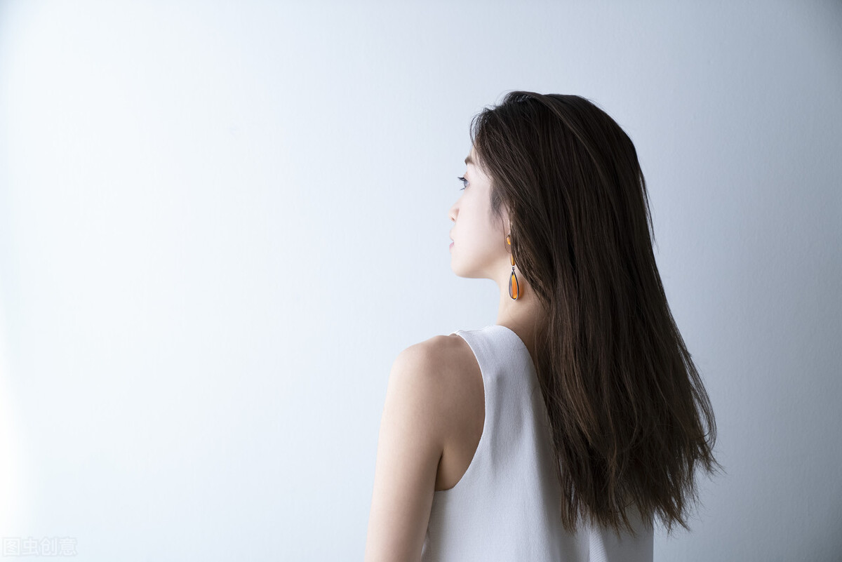 到底谁爱了谁男声,到底是谁会爱我