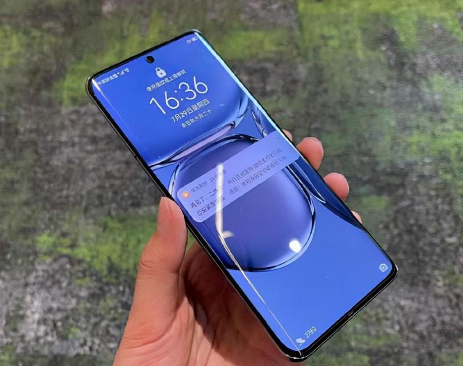 手机贴膜跟不贴膜摔坏的区别,手机摔了还能贴膜吗