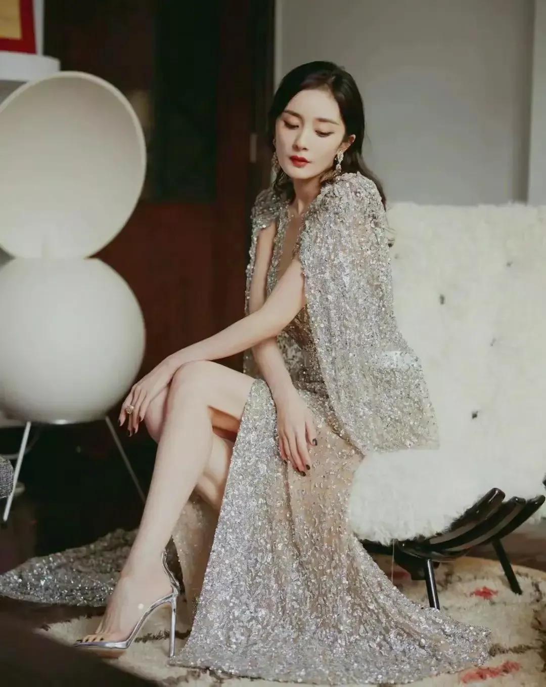 夏雨兰，我陆子轩今生必不负你″:男人单膝跪地，重新向她求婚