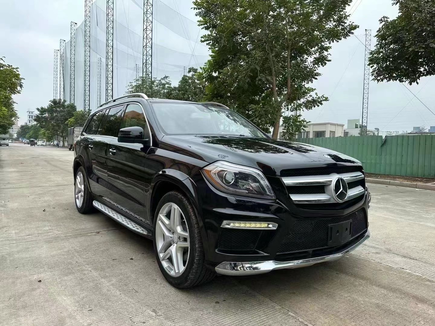 浙江小伙花23万买了一台奔驰GL550去旅行，女朋友：我们结婚吧。