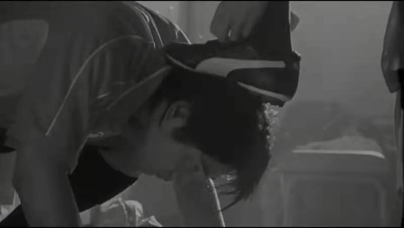 少林足球谢贤被擦鞋说了句什么,少林足球谢贤最后下场