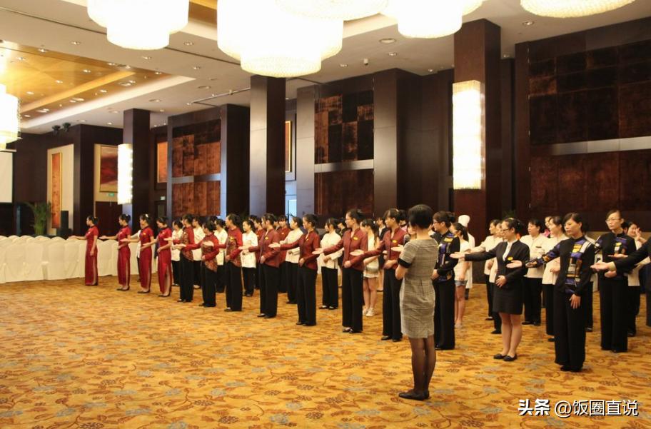 星级酒店的前台工资3000，为何却都是难得一见的美女？