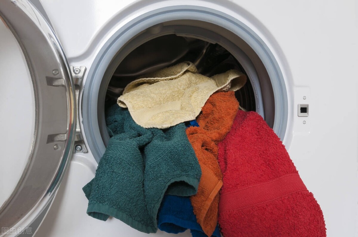 很容易粘毛的衣服该怎么洗,衣服洗完有毛絮怎么处理