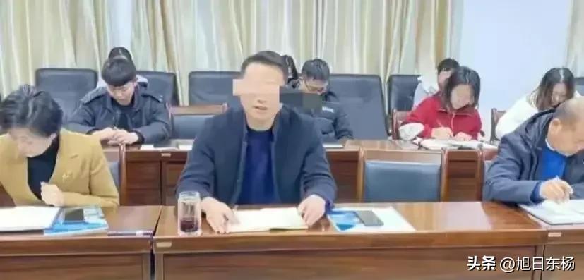 工信局梁局出轨被曝光，*妇情**青春靓丽有女人味，胡局也被拉下水