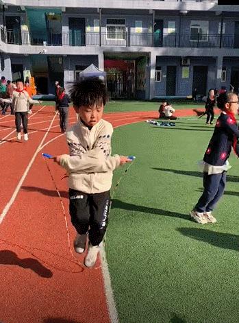 孩子的鞋买大点好吗,孩子的球鞋