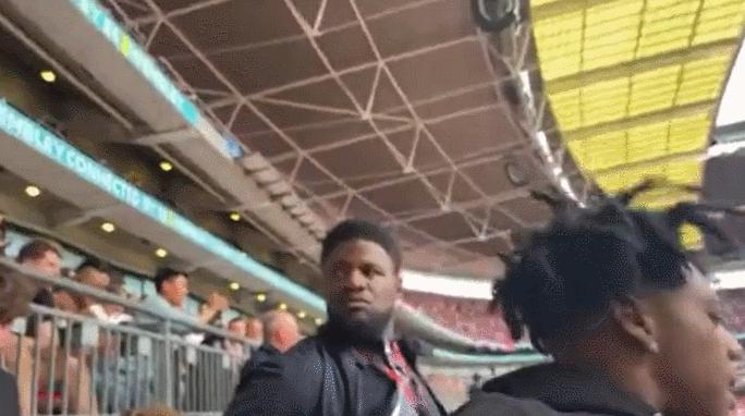 曼城在温布利打曼联,曼联球迷温布利