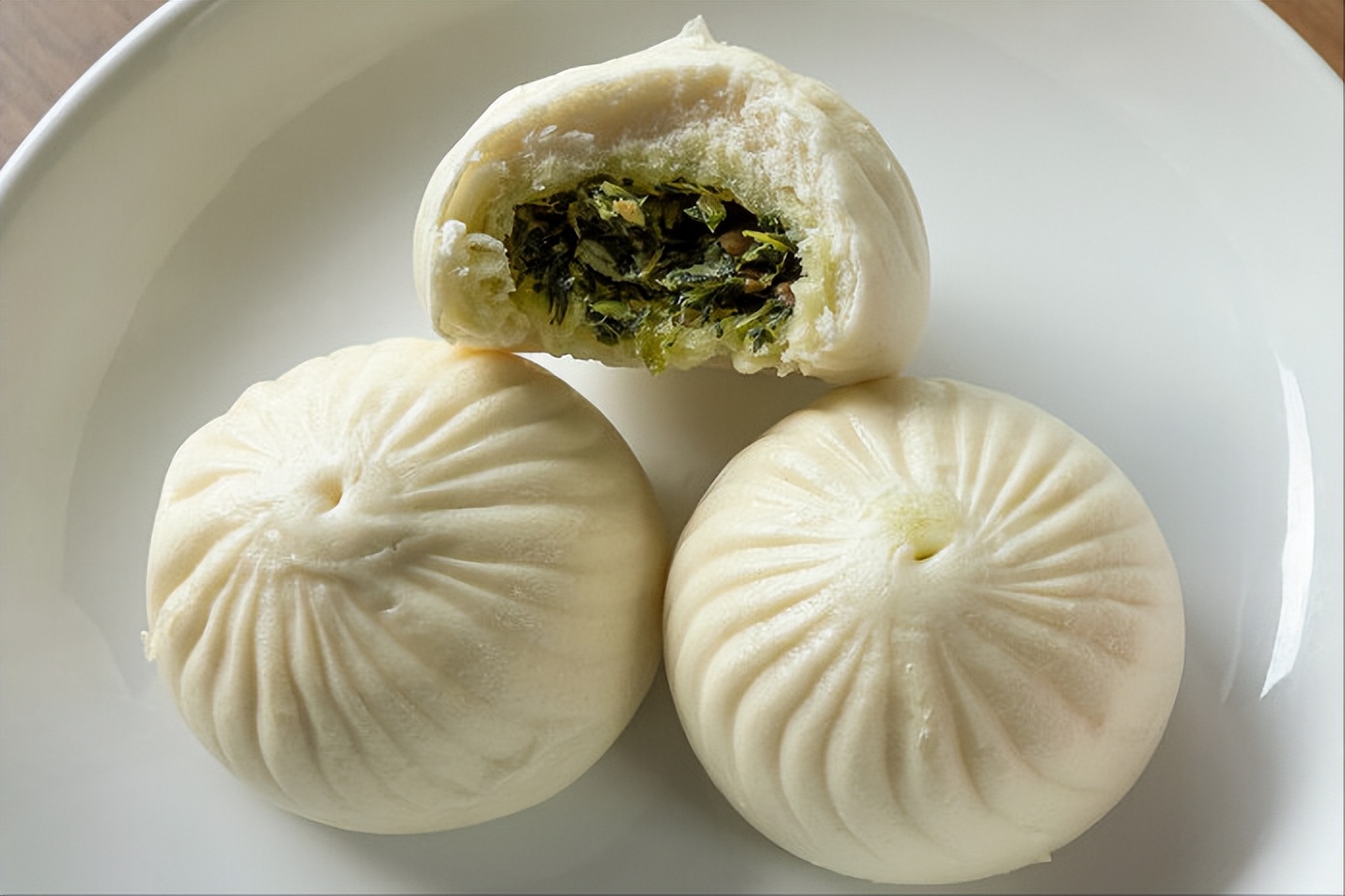 蒸青菜包子，为何总是发黄？教你2招，青菜翠绿不变色，香喷喷的