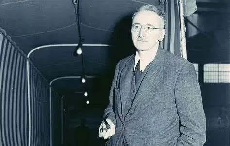 哈耶克理性的自负,哈耶克的高尚的自负