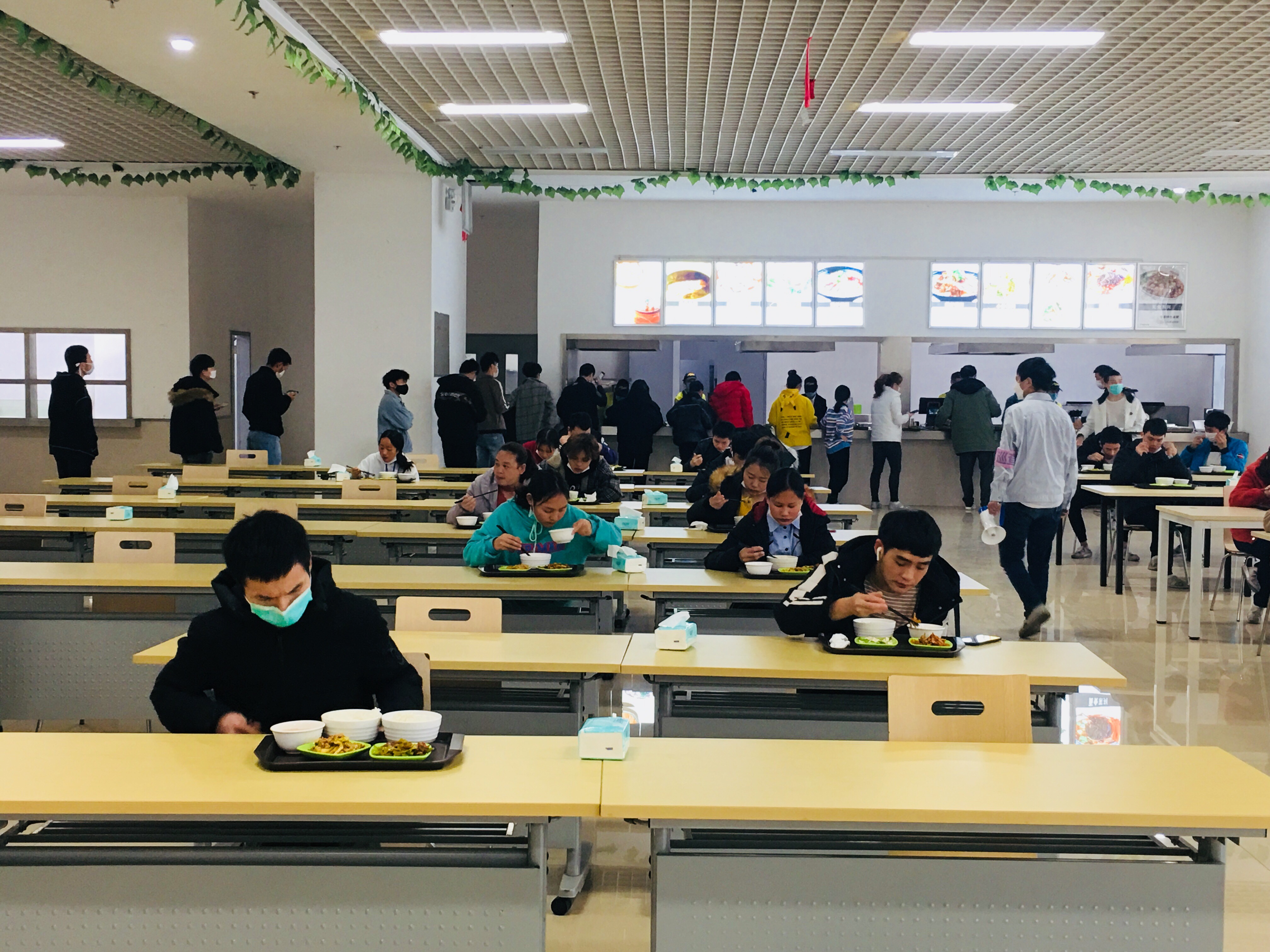 一般承包食堂是怎么承包的,两种食堂承包方式哪种是你想要的