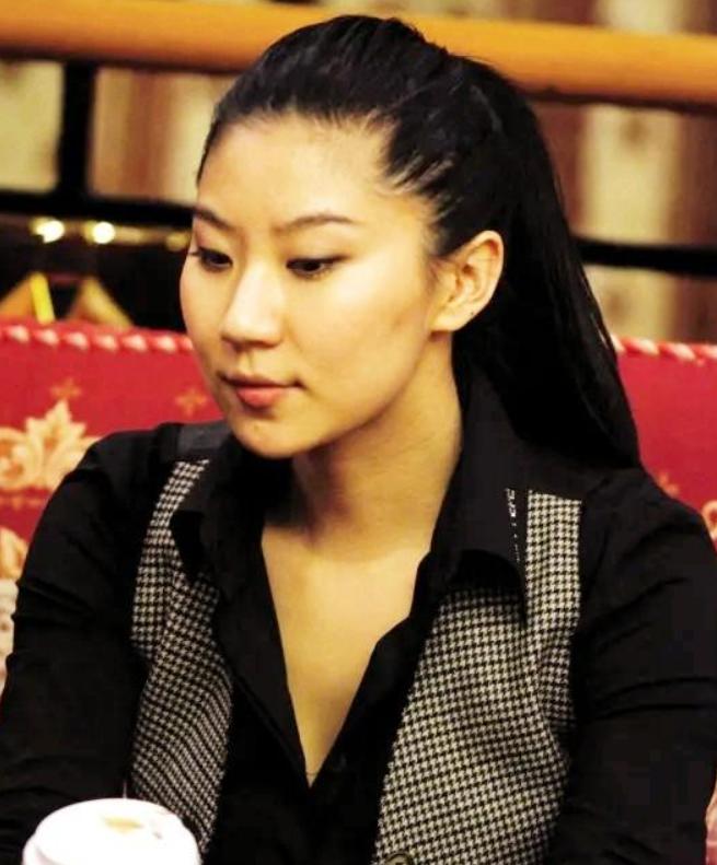 谢贤跟coco岁数差距有多大,被大49岁谢贤独宠12年