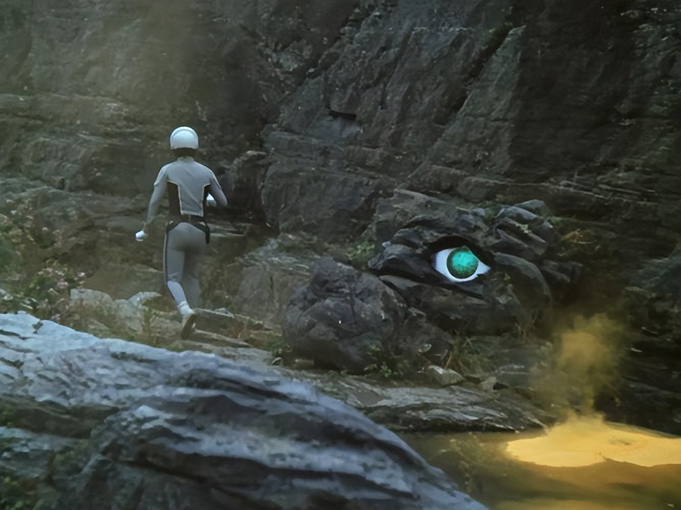 从客观角度中，浅看当代艺术中的外星人身体