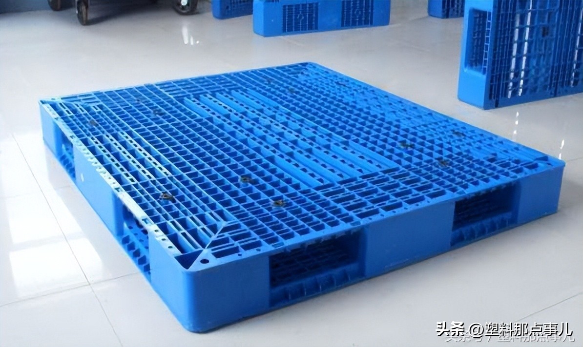 塑料托盘表面为什么那么多洞,塑料托盘有颜色怎么处理