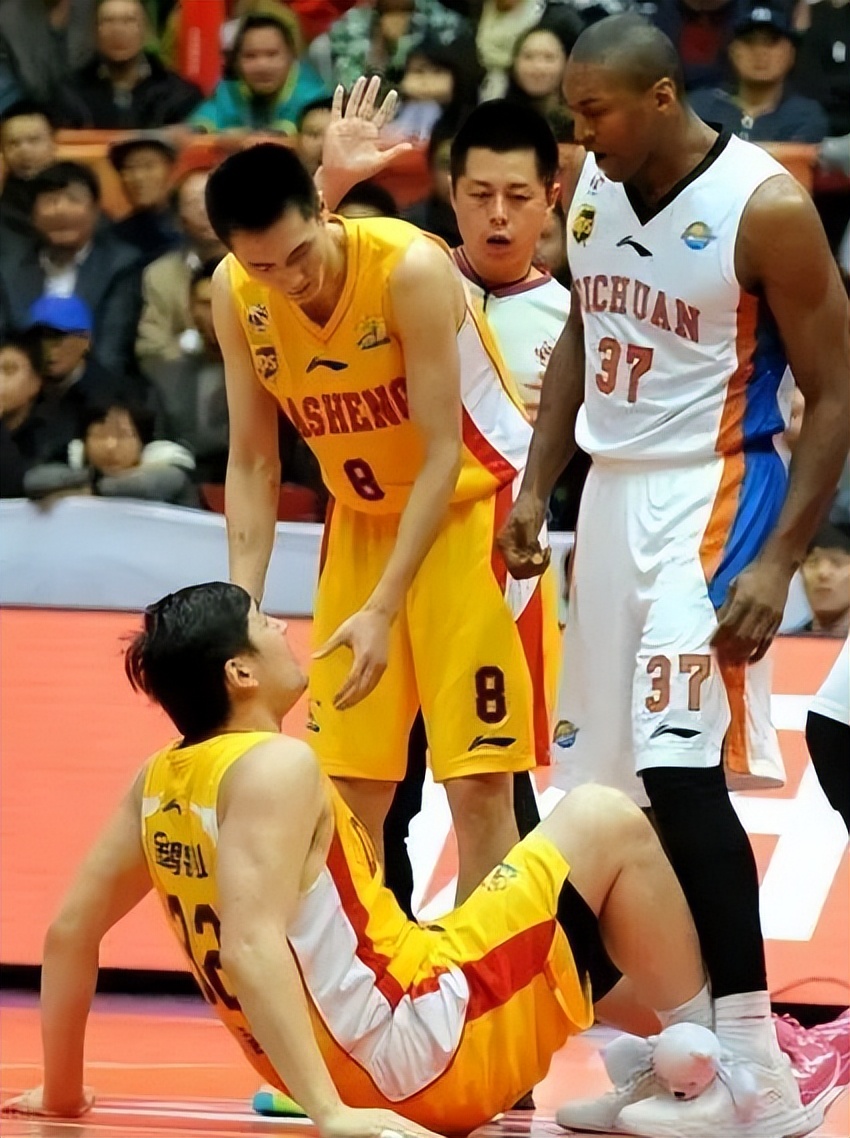 nba球员上脚的奇葩鞋,nba球星穿的奇葩球鞋