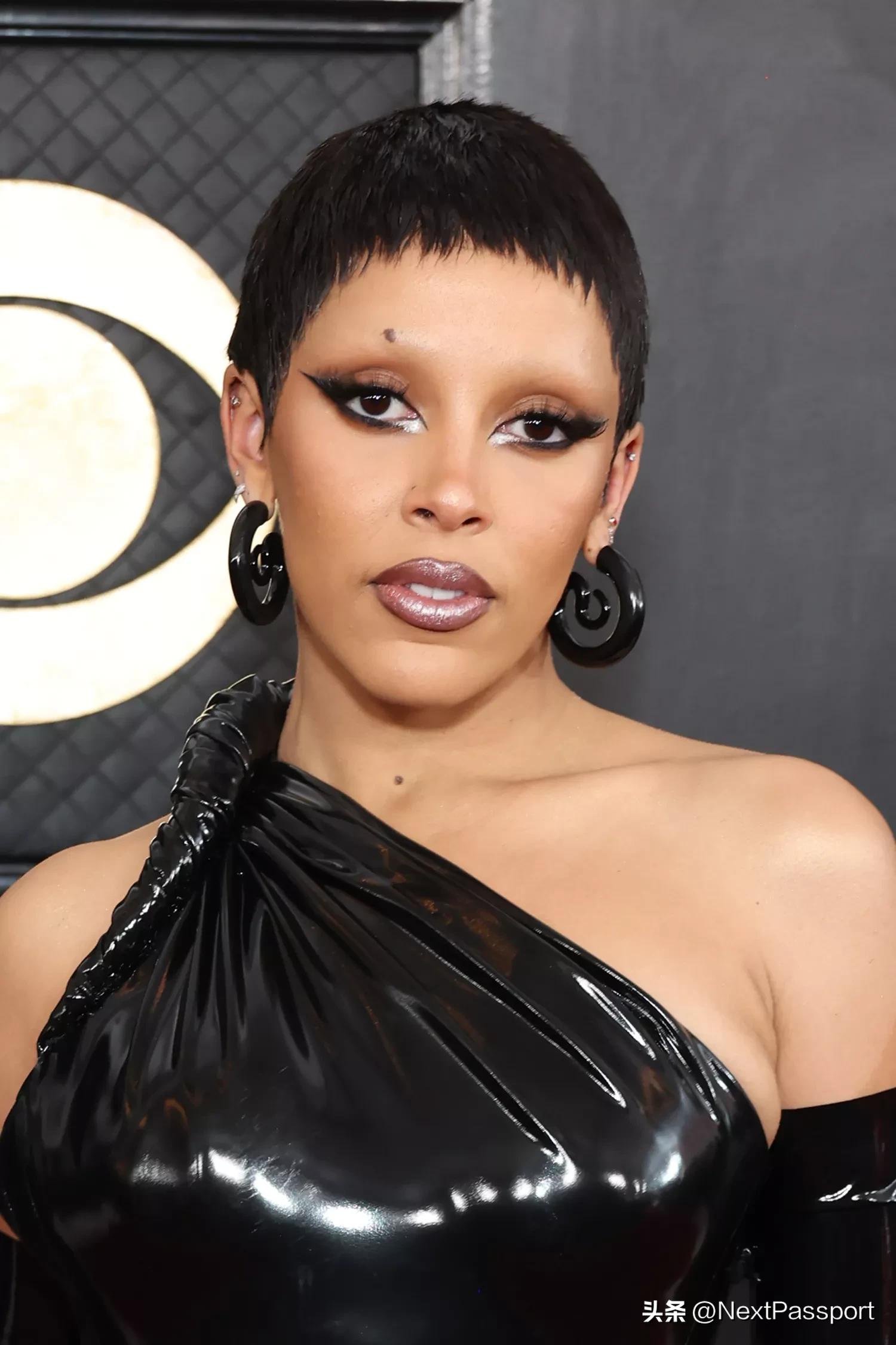 2023年格莱美奖名人造型的所有最佳美容产品