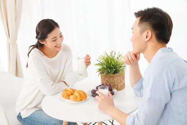 男朋友爱你为你做的十件事,男朋友为你做过8件事说明爱你