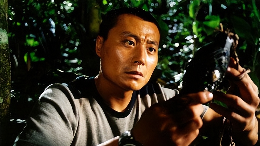 他9块钱娶了老婆住9平米的地下室7年,成名后也坚决不*妻换**