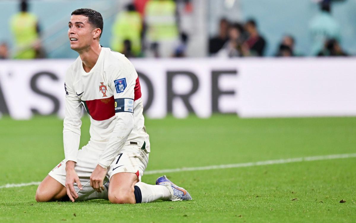 c罗被教练举起来,主教练不让c罗首发的理由