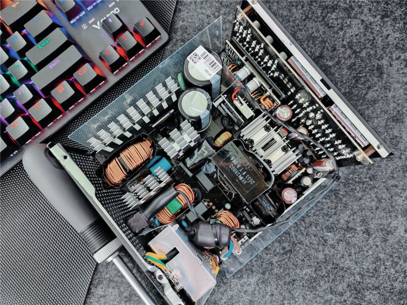 安钛克金牌全模组750w拆解,安钛克白金电源