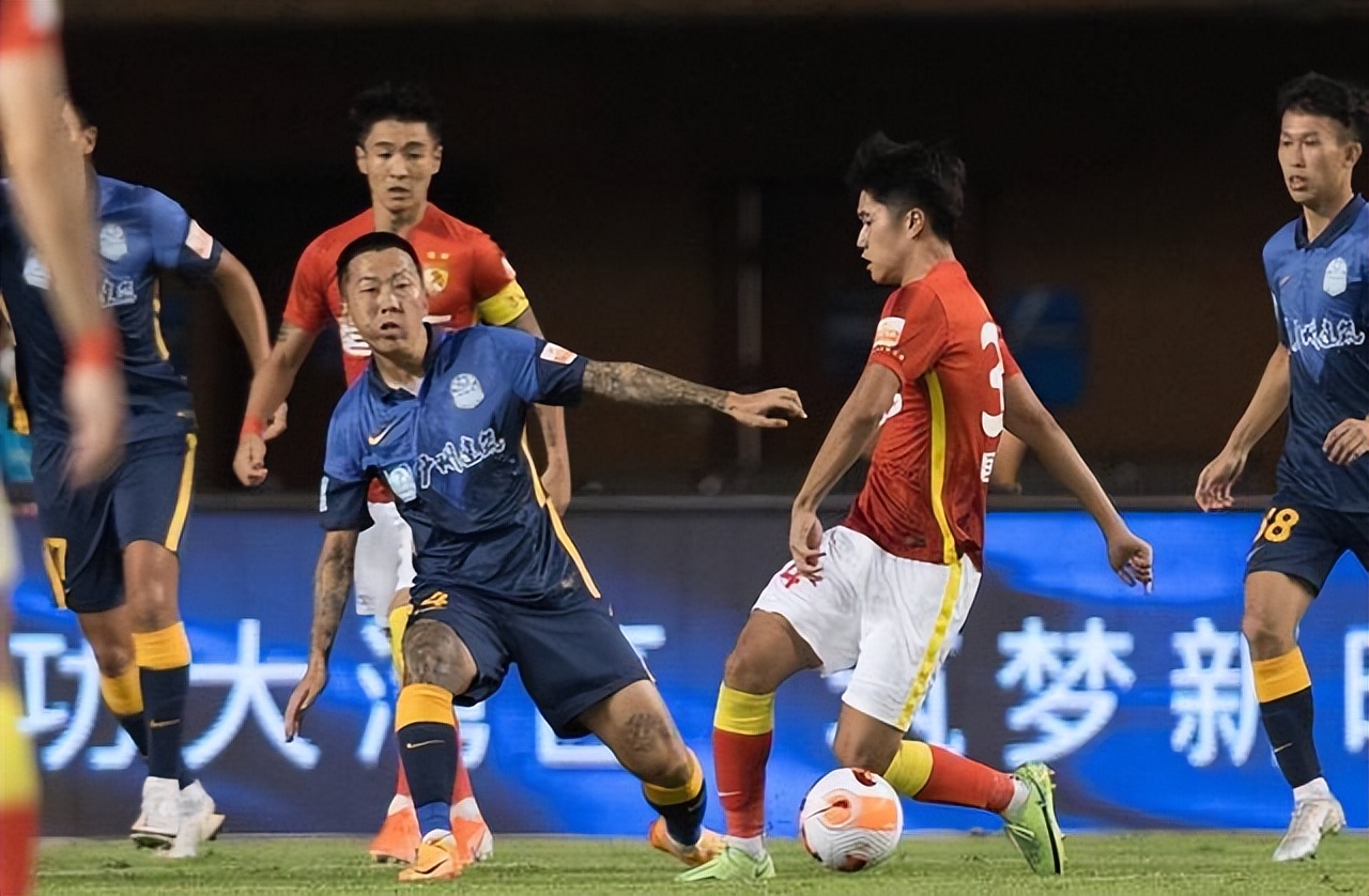 悲哀！广州队继续全华班，恒大没钱买外援，球迷：提前预订降级