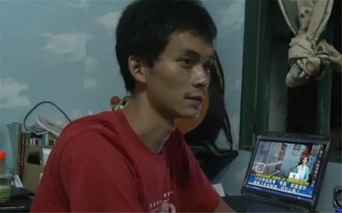 “高考钉子户”高考15次，只为上清华，今年参加高考时已35岁