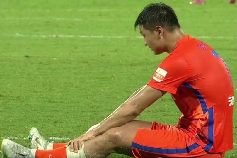 1-0！点赞VAR裁判！郝不换累死三军!只换1人让泰山下半场无力进攻