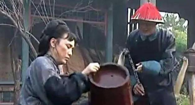 古代为什么太监伺候娘娘沐浴更衣,古代太监都是伺候哪些沐浴更衣