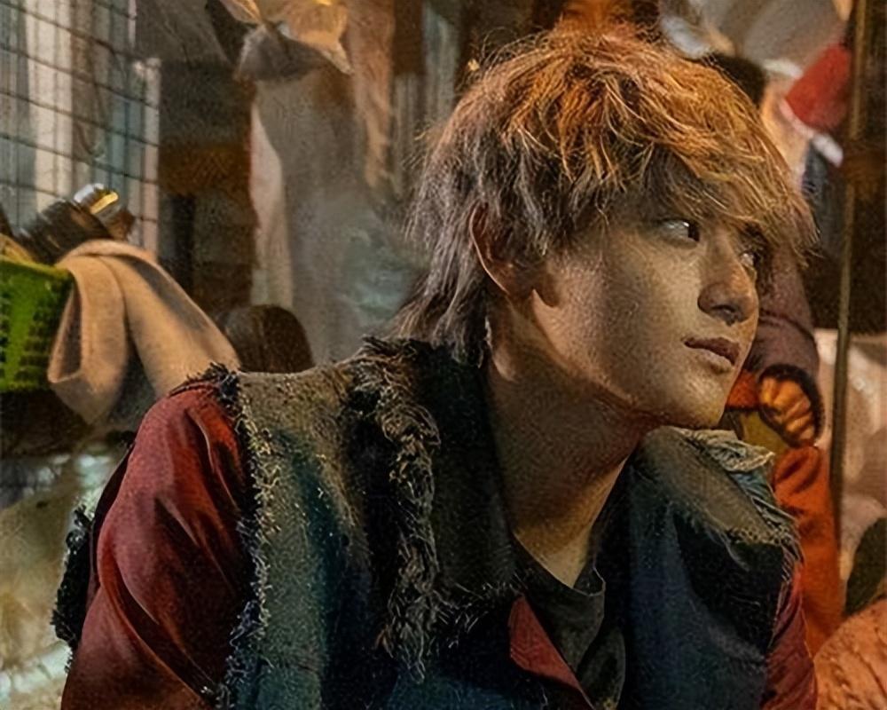 黄子韬变秃头爱豆,还撞脸裘千尺?假发果然是个好东西